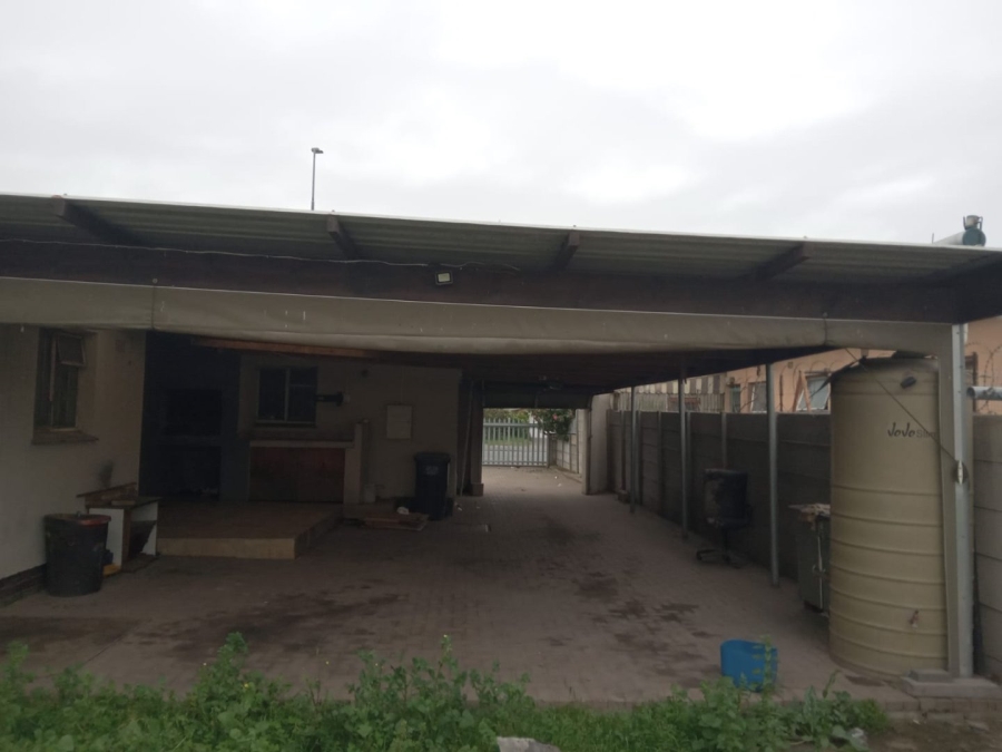 To Let Commercial Property for Rent in Eikendal Western Cape